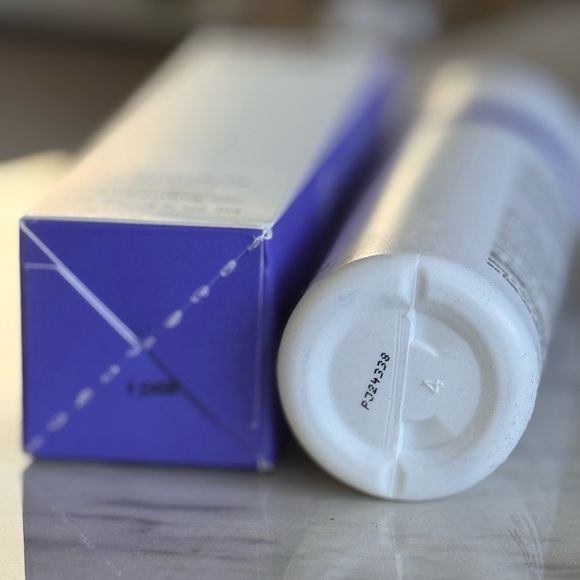 K18 Biomimetic Hairscience AirWash Dry Shampoo - Picture 3 of 4